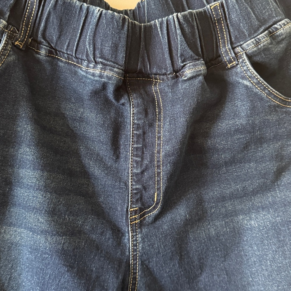 Like New BloomChic Pull-On Jeans - Picture 3 of 8